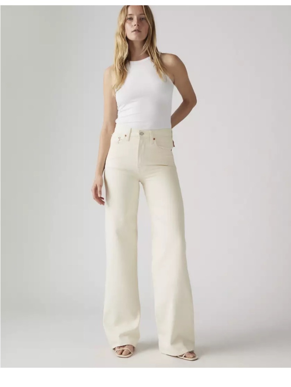 NWOT LEVI’S RIBCAGE WIDE LEG (26x30)